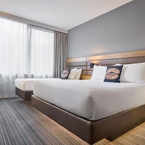 Moxy Sleeper Queen&amp;Single Guest room 1 Queen